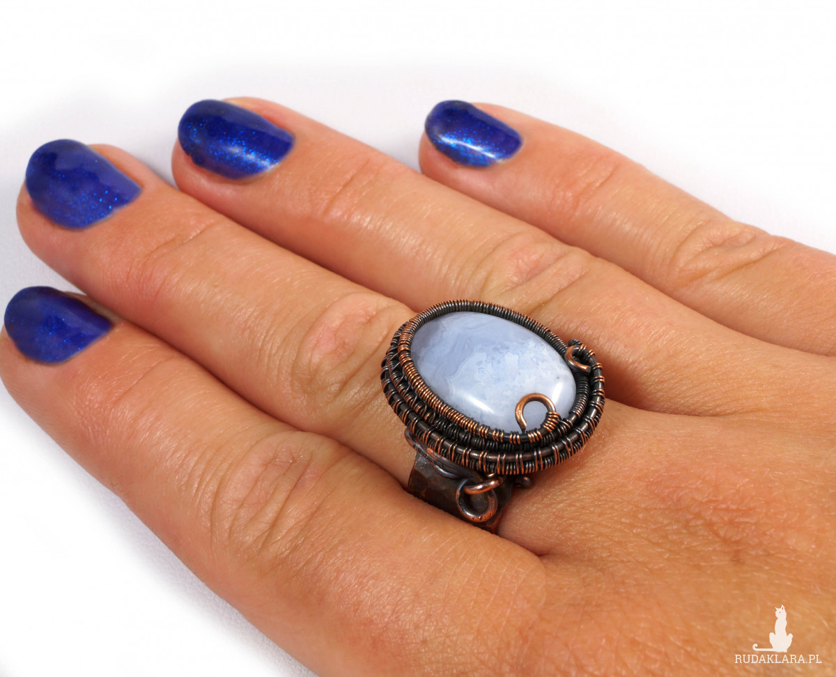 Agat, Miedziany pierścionek z niebieskim agatem, ręcznie wykonany, prezent dla niej prezent dla mamy, prezent urodzinowy biżuteria autorska